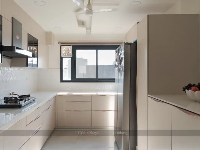 L-shaped Kitchen with Glossy Cream Cabinets