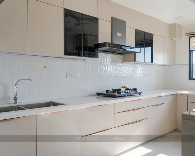 L-shaped Modular Kitchen with Cream Handleless Cabinets