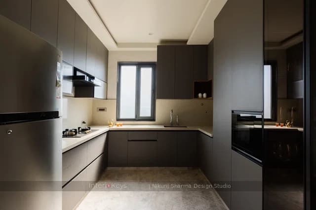 Contemporary U-Shaped Kitchen with Fluted Glass Units